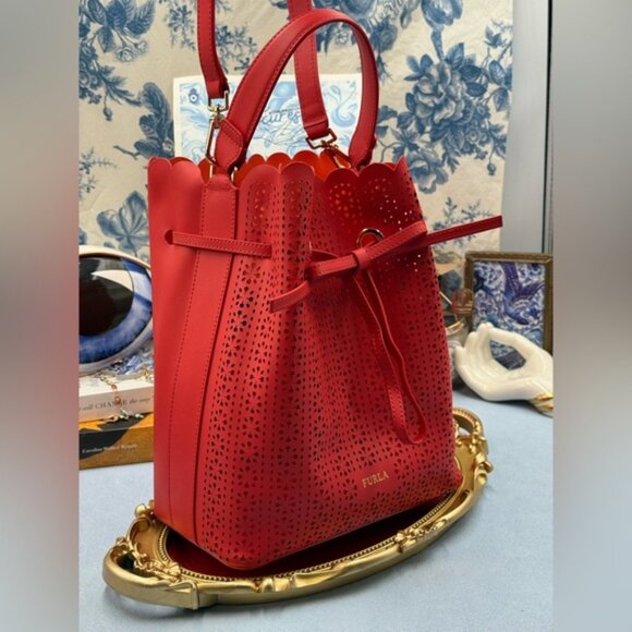 🆕 FURLA 🧿 NWOT Constanza Laser Cut Drawstring Bucket Bag, Red Leather - Picture 4 of 16